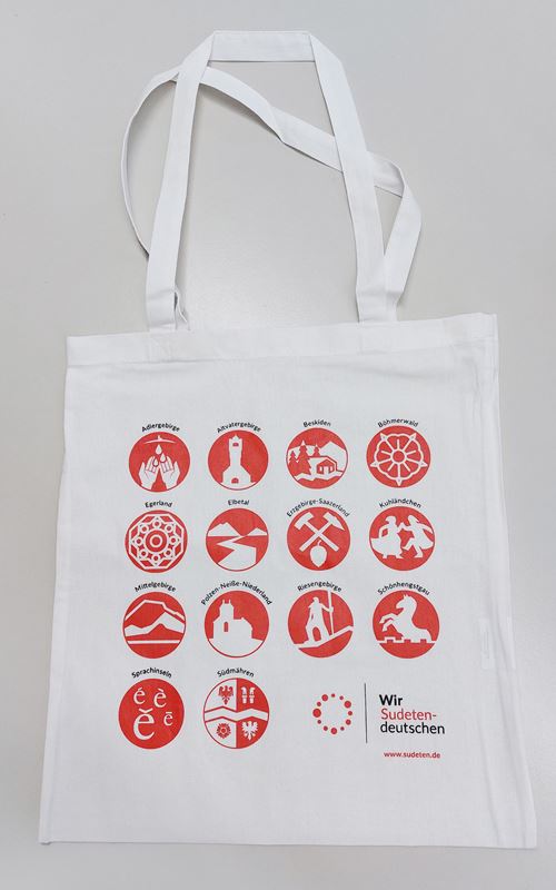 eine weiße Tasche mit roten Kreisen darauf