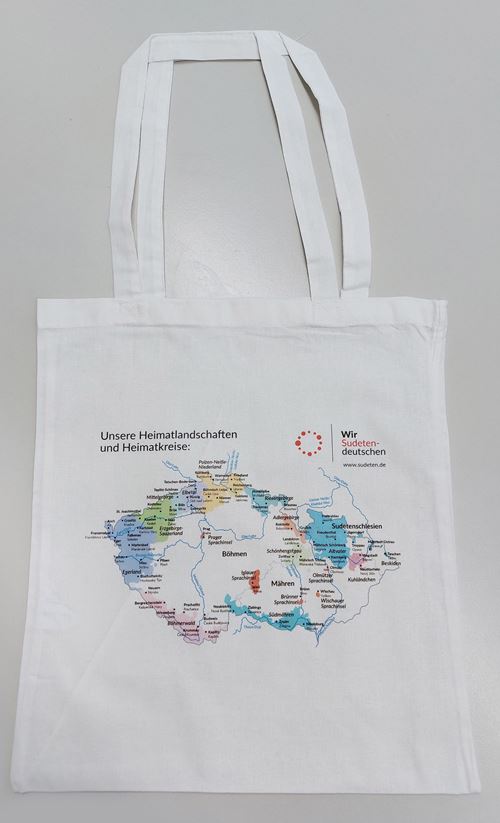 eine Person, die eine weiße Tasche mit einer Landkarte in der Hand hält