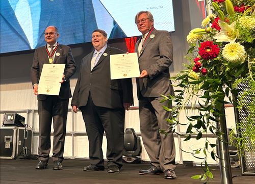 Die beiden Karls-Preis-Träger Christian Schmidt und Libor Rouček mit Bernd Posselt