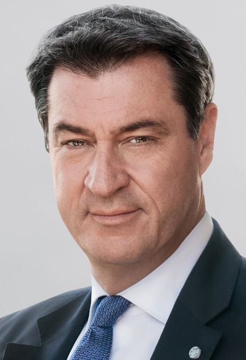 eine Person in Anzug und Krawatte